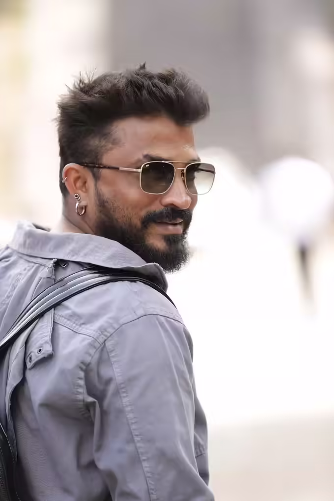 Cockroach Sudhi: ಎದೆ ಸೆಟೆಸಿ ಬಂದ ಸೆಡೆ ಸುಧಿಯ ಪೀಕಲಾಟ! 1 » cinishodha.com vijay karnataka 1 1