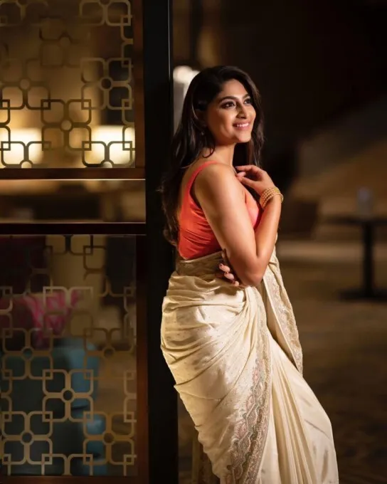 bollywood actress nishvika naidu latest photos 1662456878100