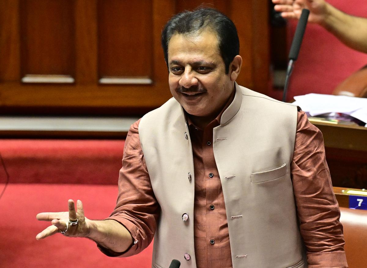 Cult Movie Controvercy: ಜಮೀರ್ ಮರ್ಜಿಗೆ ಬಿದ್ದು ಇದೆಂಥಾ ಮಾತಾಡಿದರು ಸಿದ್ದರಾಮಯ್ಯ? 5 » cinishodha.com zameer ahmad khan cult